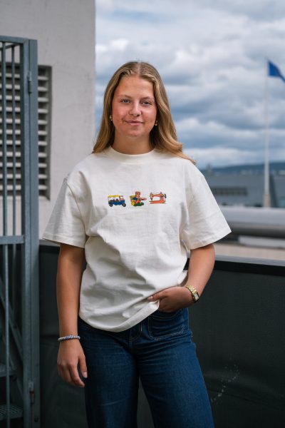 Kompis t-skjorte med illustrasjoner