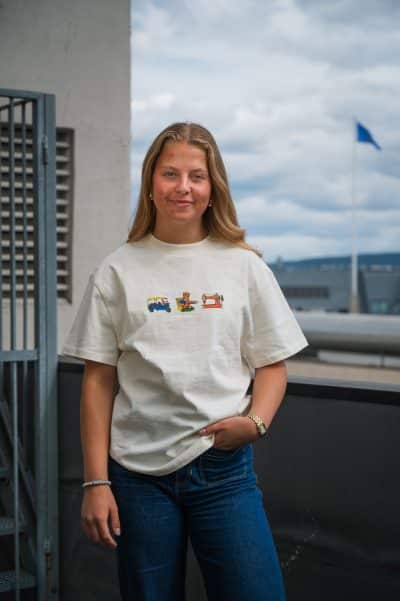 Kompis t-skjorte med illustrasjoner